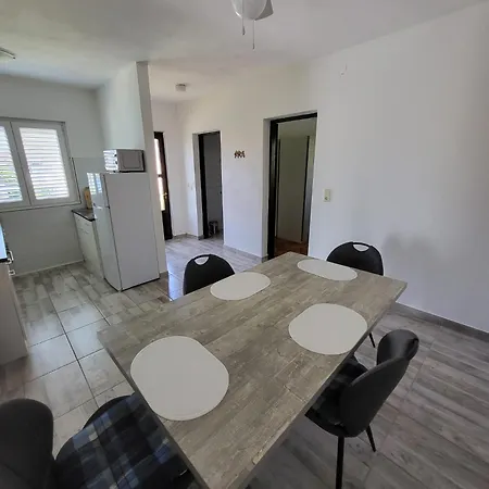 Apartman Ljiljana *